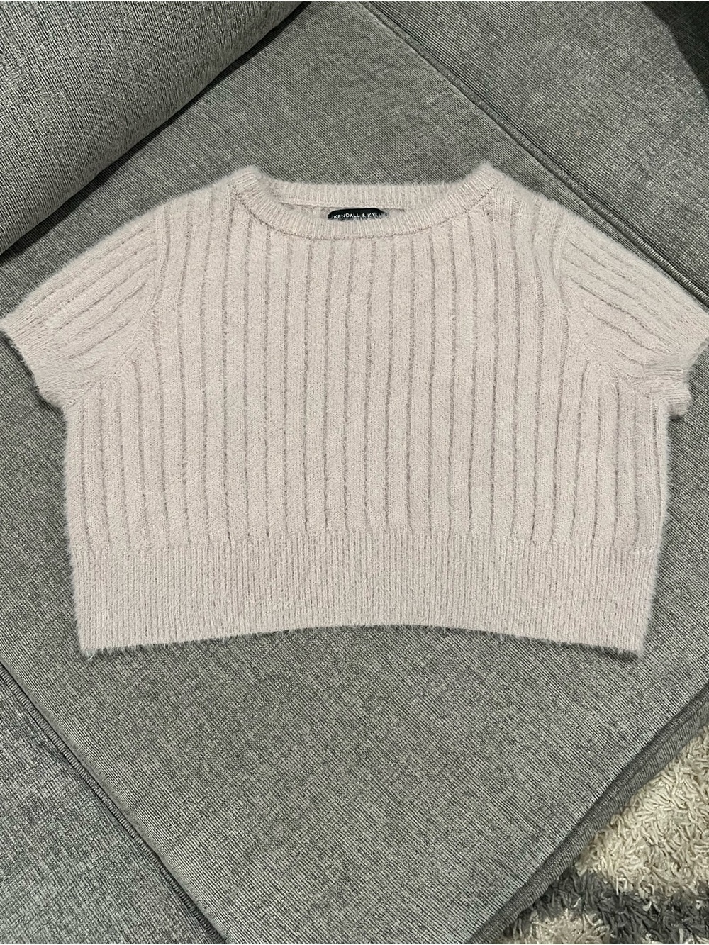 Kendall & Kylie Women's Short Sleeve Ribbed Crewneck Sweater - Lavender
